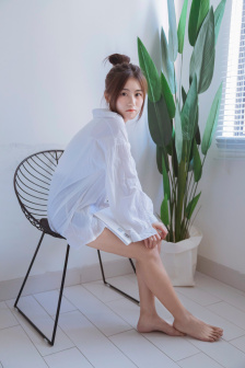《年轻的女教师》